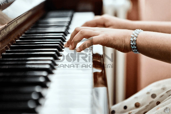 bornova çocuk ve yetişkinler için müzik kursu